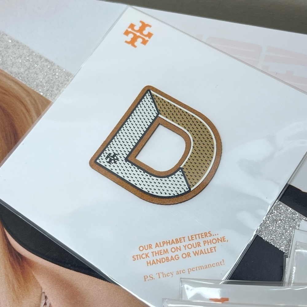 (new+tag) Tory Burch alphabet letter “D” stick them on phone, handbag or wallet